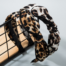 Carregar imagem no visualizador da galeria, Leopard Print Color Headband &amp; Rabbit Ears
