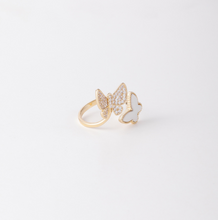 Charger l&#39;image dans la galerie, White Shell Ring &amp; Zirconia Butterfly
