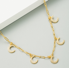 Carregar imagem no visualizador da galeria, Moon Paperclip Chain Necklace
