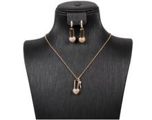 Carregar imagem no visualizador da galeria, Set of Love Necklace &amp; Earrings
