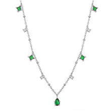 Carregar imagem no visualizador da galeria, Dainty Emeralds Necklace
