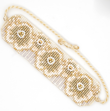 Carica l&#39;immagine nel visualizzatore di Gallery, White rice Beads Multilayer Bracelet
